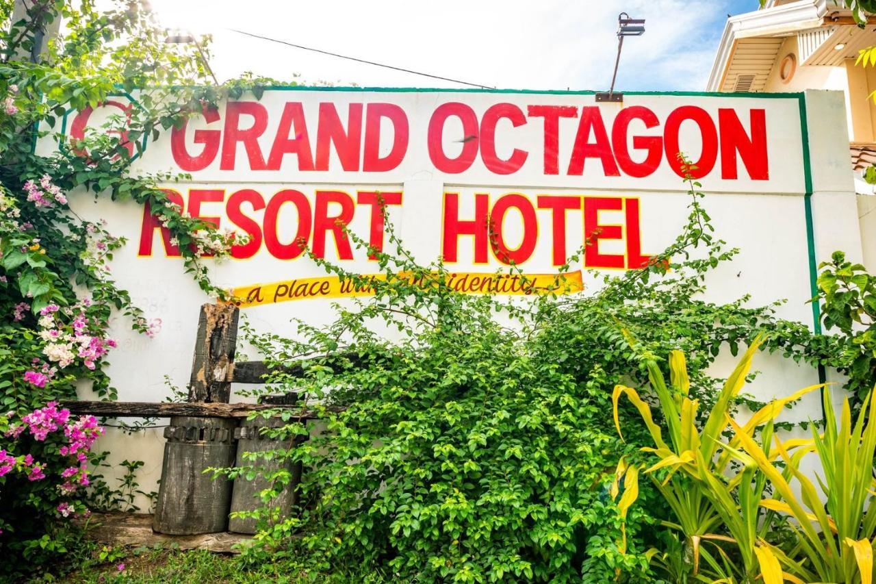 Grand Octagon Resort ラオアグ エクステリア 写真